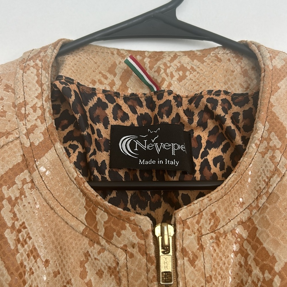Leather jacket - Picture 5 of 12